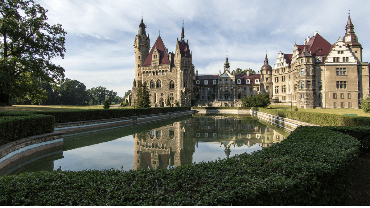 Widok na Zamek w Mosznej