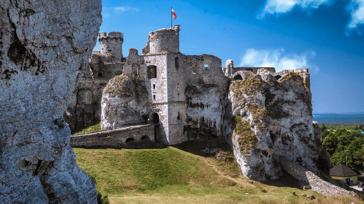 Zamek Ogrodzieniec w Jurze Krakowsko-Częstochowskiej